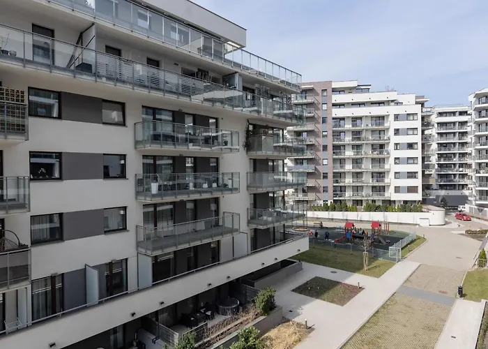 Westfield Burakowska Apartment With Parking By Noclegi Renters