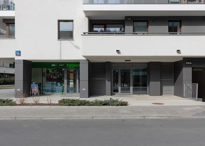 Westfield Burakowska Apartment With Parking By Noclegi Renters